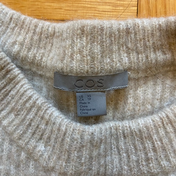 COS beige peplum sweater ๐ - Picture 4 of 8